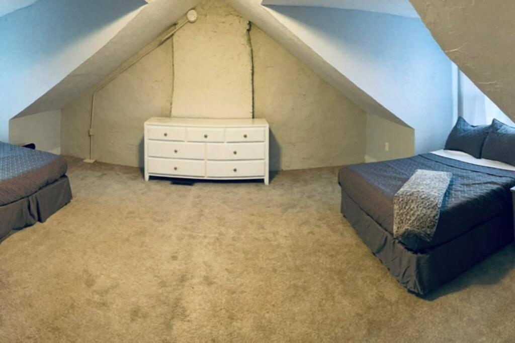 Industrial Brick Townhouse In Downtown Lancaster 빌라 외부 사진